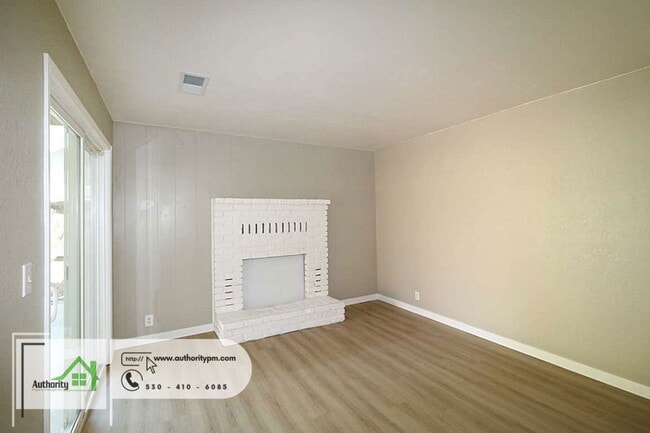 Building Photo - 2452 Capella St