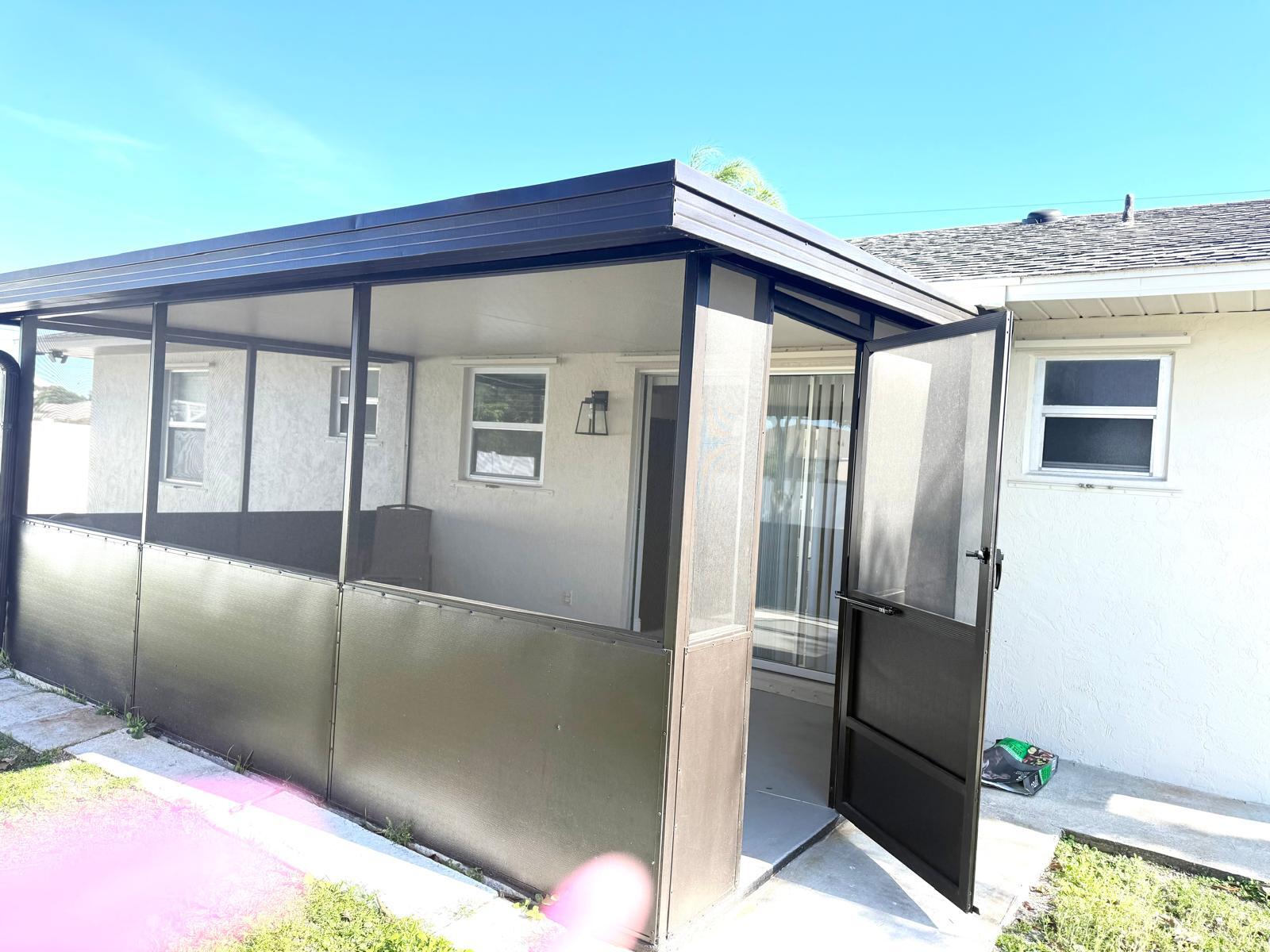 Building Photo - 699 NW Riverside Dr