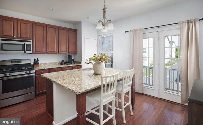 Building Photo - 15393 Rosemont Manor Dr