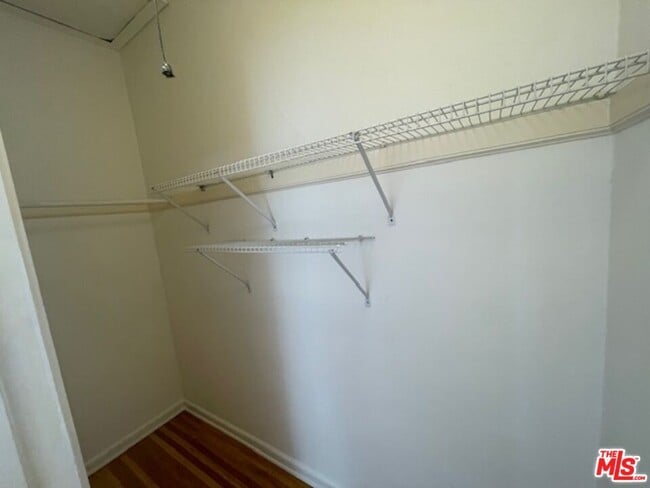 Building Photo - 642 1/2 Maltman Ave