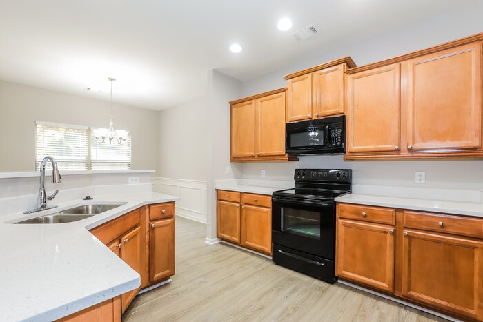 Building Photo - 7141 Silk Tree Pointe