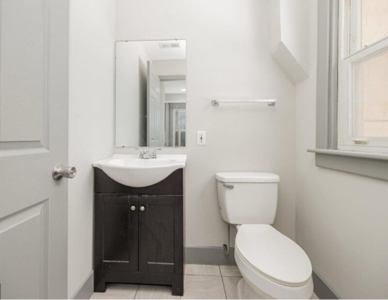 Building Photo - 284 W Maple St