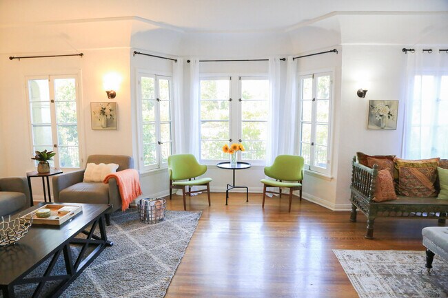 Building Photo - 601 S Sweetzer Ave