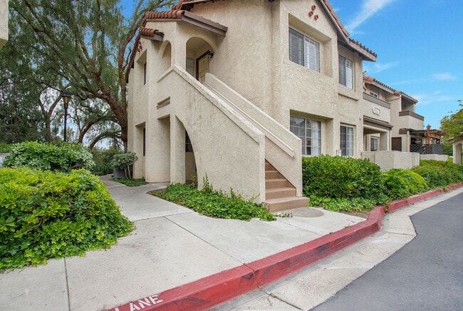 Building Photo - Beautifully Renovated 2 Bedroom 2 Bath Condo