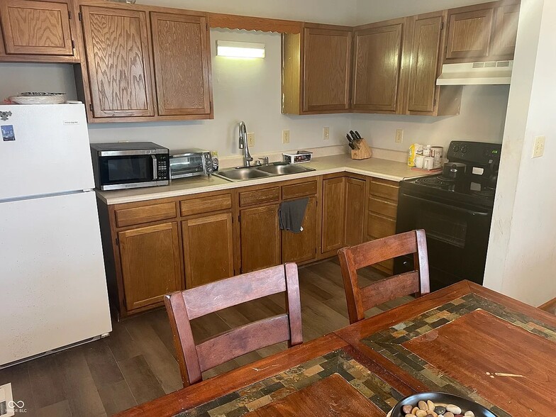 Building Photo - 1835 Carpenter Cir