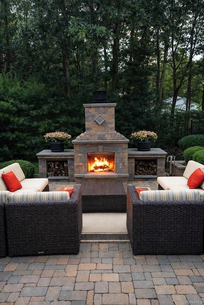 Building Photo - 10 Messina Ave