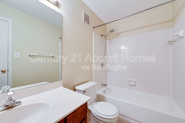 Building Photo - 9941 Oakton Terrace Rd