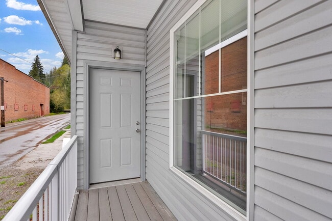 Building Photo - 902 Residence St