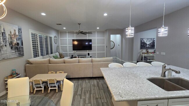 Building Photo - 17591 W Dahlia Dr