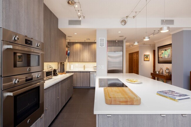 Building Photo - 1 Greene St