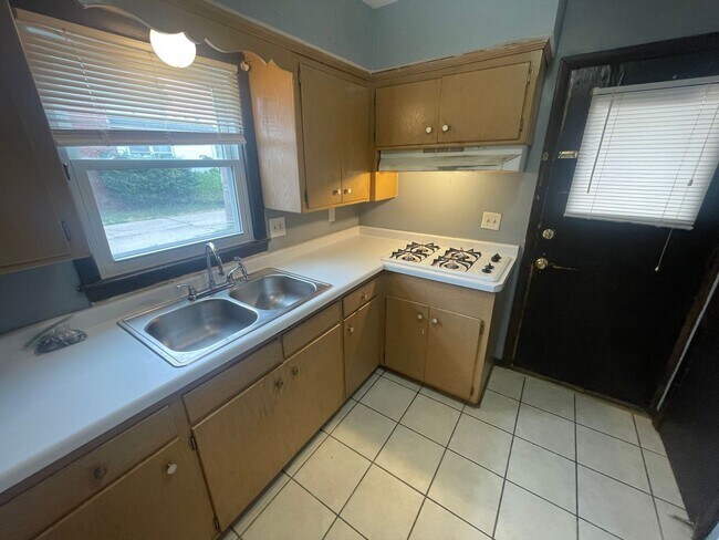 Interior Photo - 5009-5017 S Lake Dr 12 unit