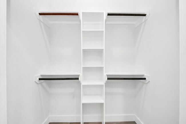 Building Photo - 7502 Sandle St