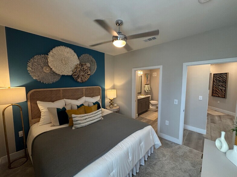 Building Photo - 502 Commercial Lp