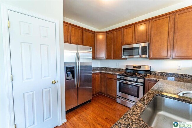Building Photo - 955 King Way