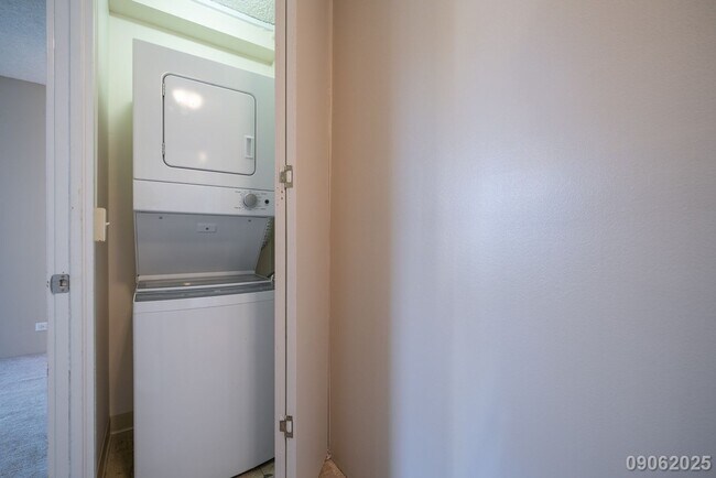 Building Photo - 2BR | 2BA | $4,000 | Move-In Ready! Windwa...