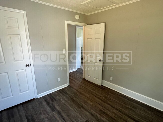Building Photo - Renovated 1 Bedroom 1 Bath Home