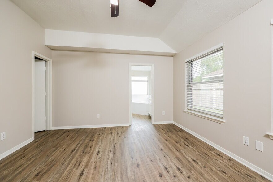 Building Photo - 18614 Willow Cove Dr