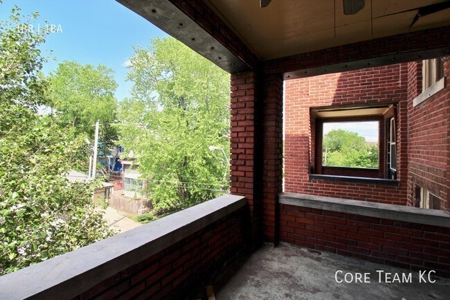 Primary Photo - 1 Bedroom with Sun Porch at the Boston