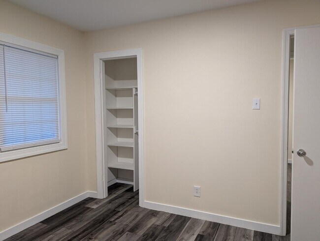 Building Photo - 8700 Doss Rd