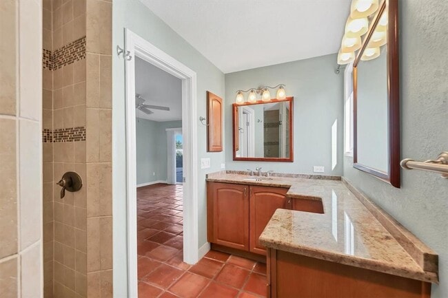 Building Photo - 3601 Coquina Key Dr SE