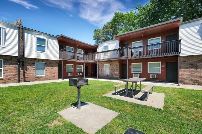 Building Photo - 421 Poplar Level Ct