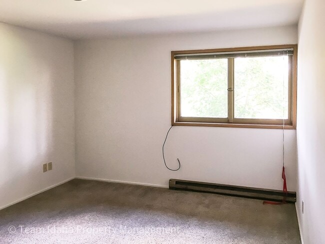 Building Photo - Taylor Ave Tri-Plex