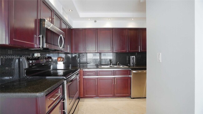 Building Photo - 5757 Collins Ave