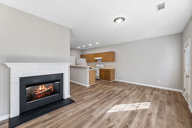 Building Photo - 2/2.5 Townhome in Great Flowery Branch loc...