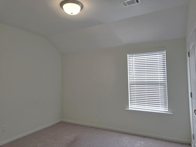 Building Photo - 606 Litcham Run