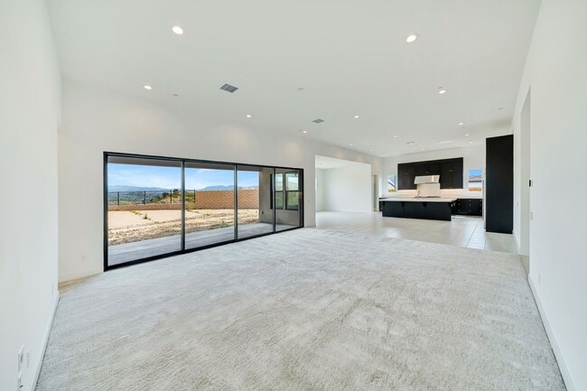 Building Photo - 30000 N Camino los Robles