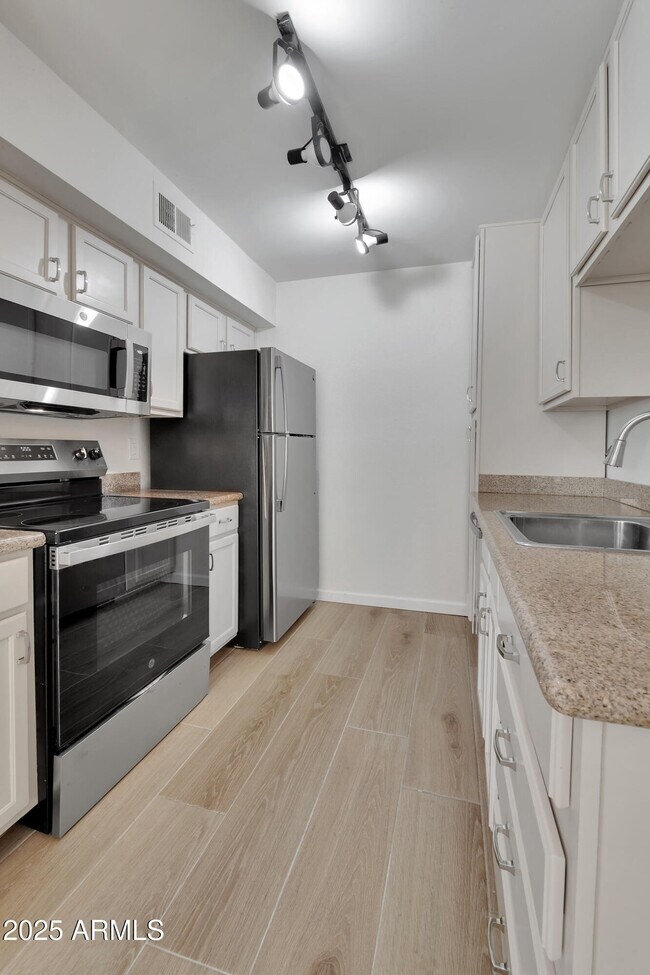 Building Photo - 3500 Hayden Rd