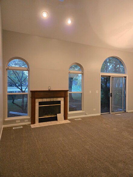 Building Photo - 725 Ripple Brook Ln