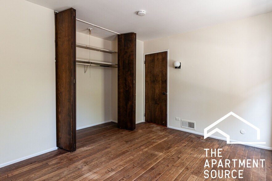 Building Photo - 602 W Surf St