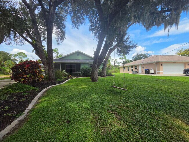 Building Photo - "Charming 2-Bed, 2-Bath North Port Retreat with Gleaming Hardwood Floors!"