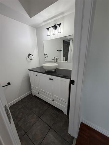 Building Photo - 6620 Eastridge Dr