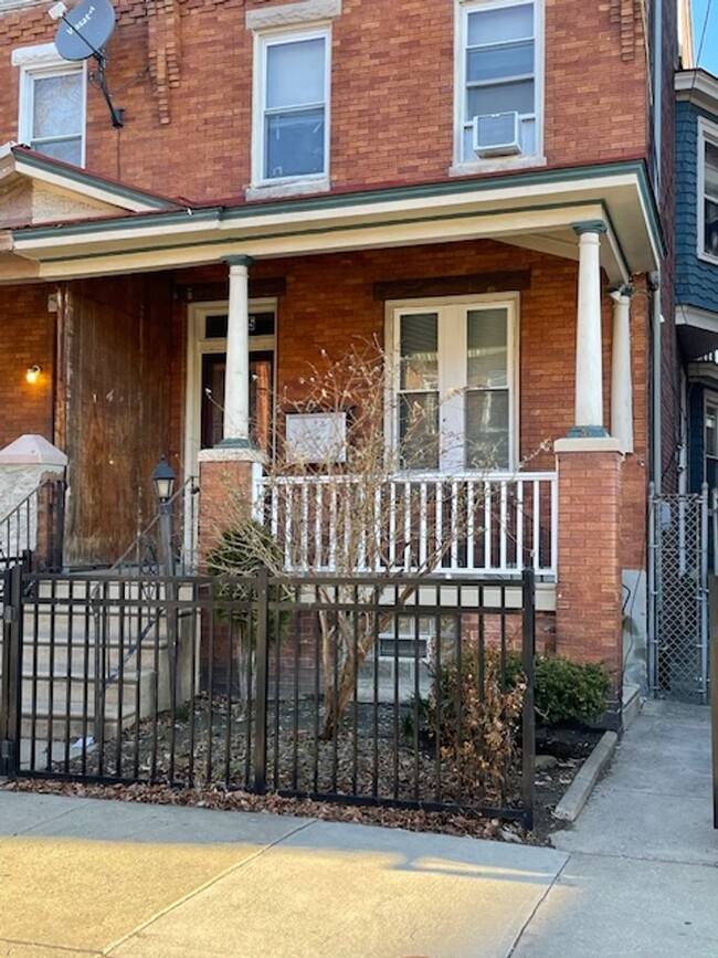 Building Photo - Cozy 1-Bedroom Apartment with Front Porch ...