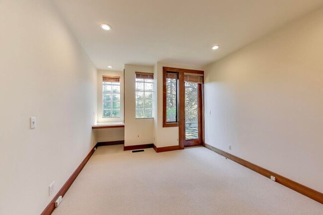 Building Photo - 28 Meadow Rd