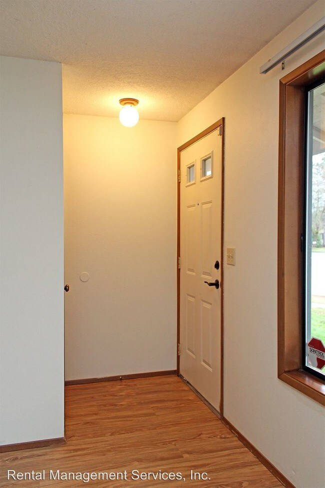 Building Photo - 819-821 SW 29th Way