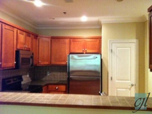 Building Photo - Immaculate Condo in The Flats of Woodlake! - Available August!