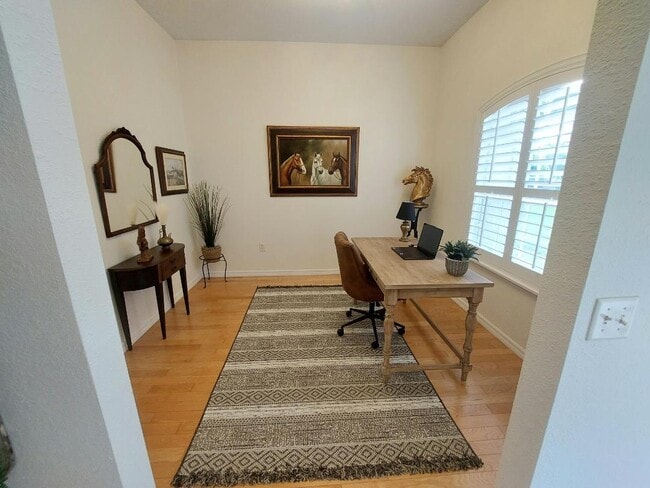 Building Photo - 1026 S Lake Mariam Dr