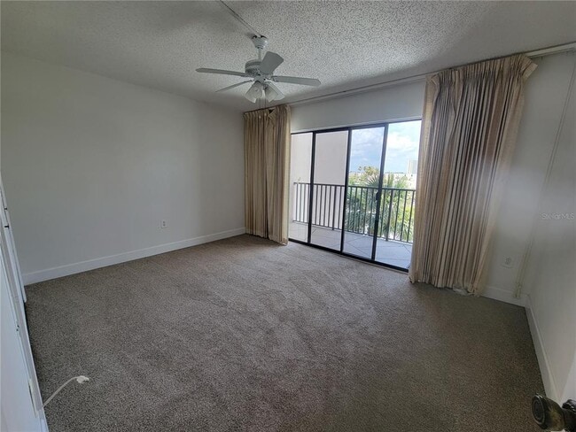 Building Photo - 7600 Sun Island Dr S