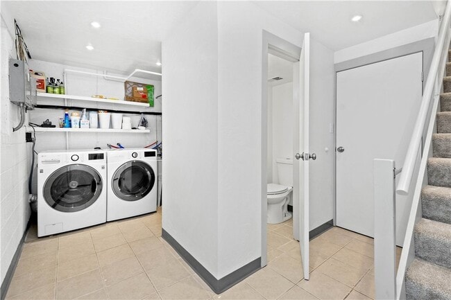 Building Photo - 236 S Grandview Ave