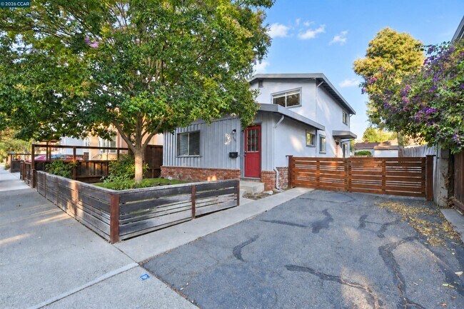 Building Photo - 3121 Alhambra Ave