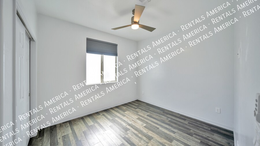 Building Photo - 319 E Desert Haven Pl