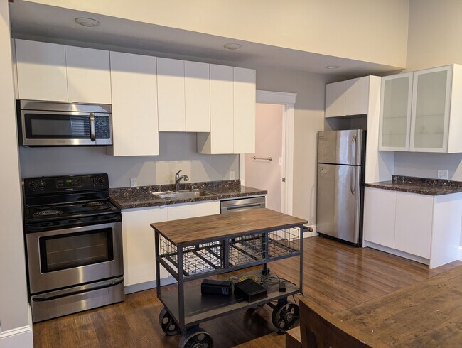 Building Photo - 2484 W 10th St