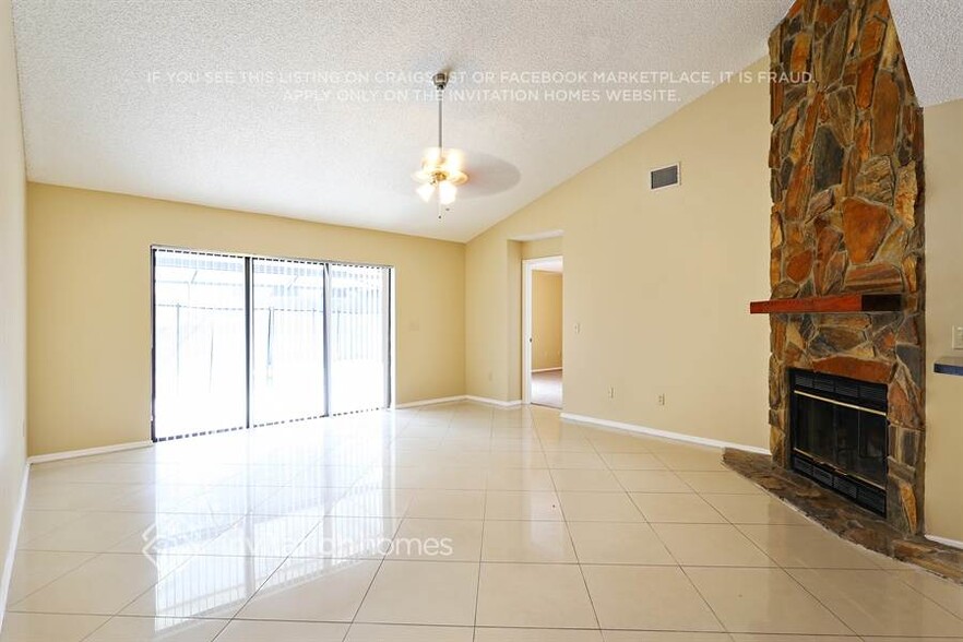 Building Photo - 901 Sandywood Dr