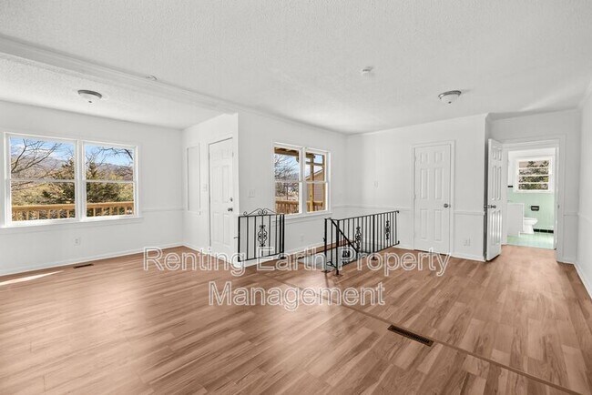 Building Photo - 8025 1st Ave S