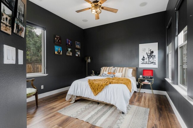 Building Photo - Beautiful Home in ArrowCreek!