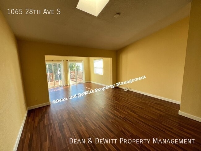Building Photo - 1065 28th Ave S