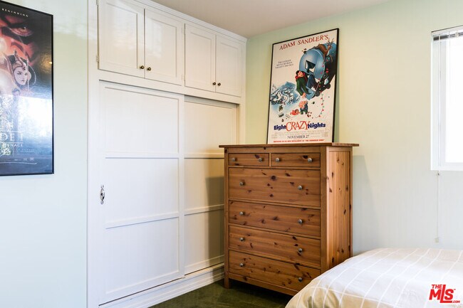 Building Photo - 907 Las Pulgas Rd